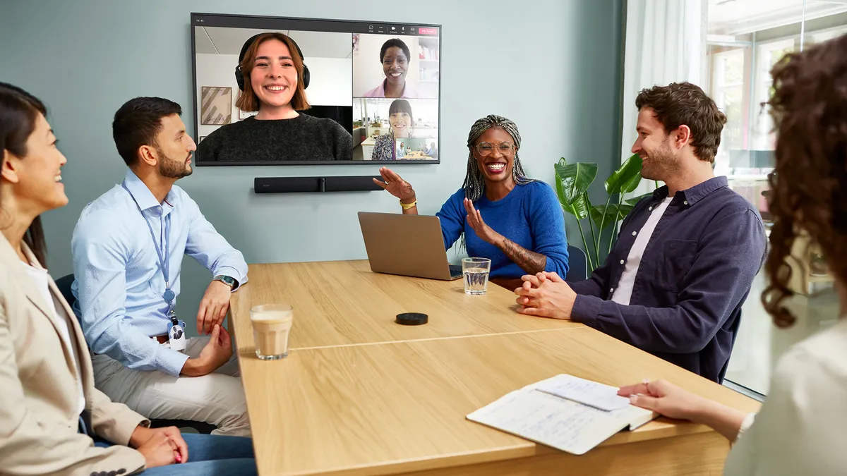 Jabra Pana Cast 50 smiling triple med