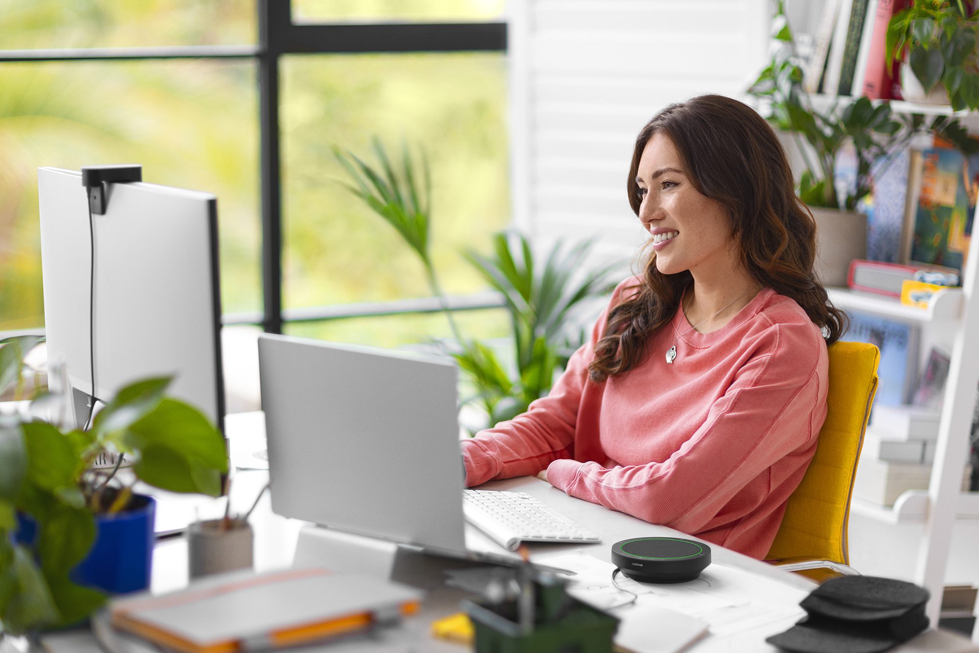 Jabra Speak2 40 Lifestyle Home Office Call Medium