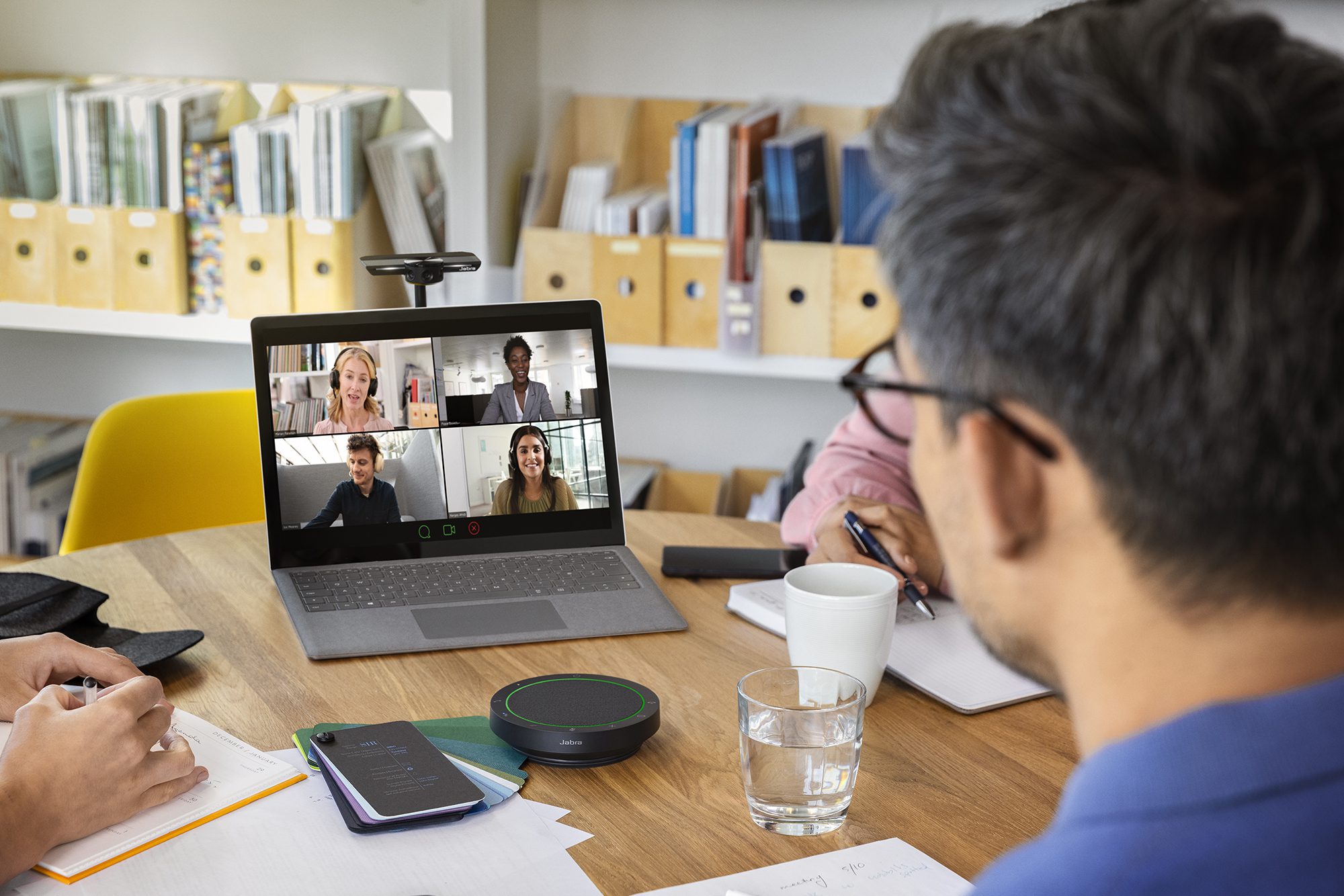 Jabra Speak2 55 Lifestyle Meeting Room Call Screen View Medium