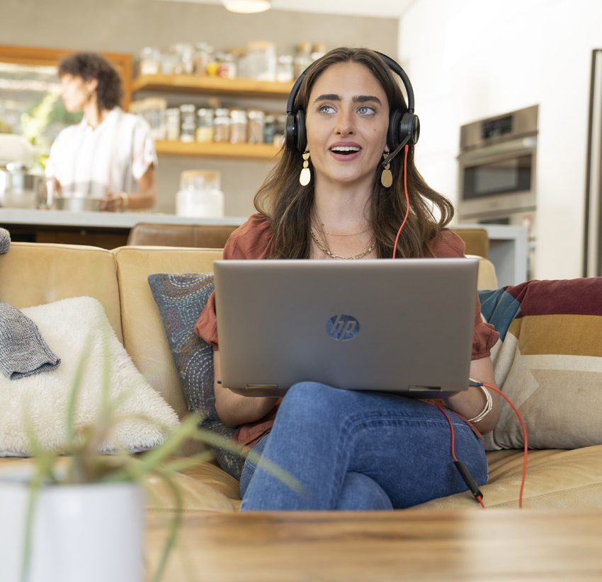 Poly HP Blackwire 8225 Home ANC Lifestyle 1